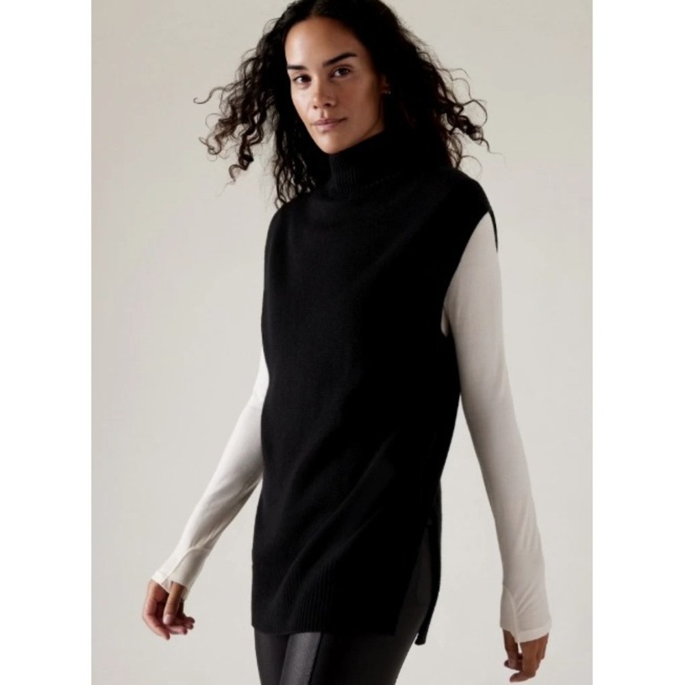 Athleta Alpine Tabard Sweater Vest Black Turtleneck Sleeveless Size XXS